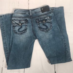 Silver Jeans aiko mud slim style. Size 26. Slim fit jeans. medium wash denim.
